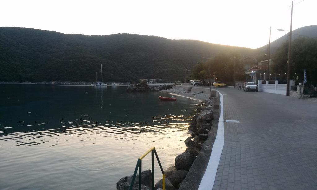 ミクロス・ギアロスPorto Porosアパートメント エクステリア 写真
